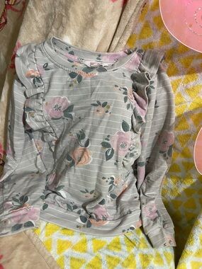 Girls' Floral Ruffle Sweatshirt - Gray & Pink